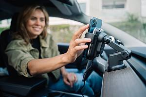 Verbatim Wireless Auto Align Car Charger Qi Certified for AirVent/Dash/Glass FWC-03